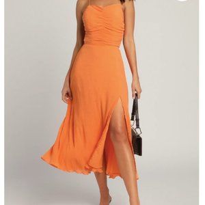 LULUS | ORANGE PLISSE MIDI DRESS